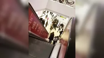 "28 Mall"da salto vurmaq istəyən oğlanın başı yerə dəydi