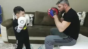 Kobra Pərvizin oğlu ilə boks şousu
