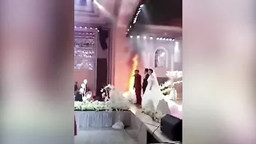 С огоньком: молодожены продолжили свадьбу, несмотря на пожар