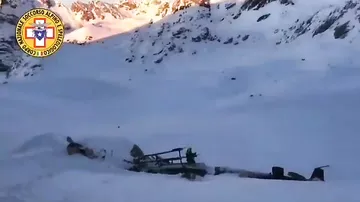 Самолет и вертолет столкнулись в итальянских Альпах