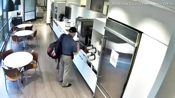 Страховая афёра в исполнении хитрого американца попала на видеокамеру в кафе