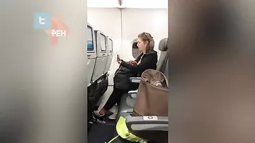 Пьяная американка устроила дебош в самолете, отказавшись сидеть рядом с 3-летним ребенком
