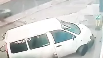 Водитель насмерть сбил женщину с ребенком на тротуаре