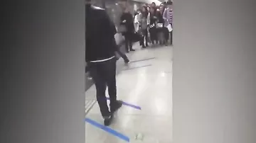 Две девушки подрались в метро из-за этого
