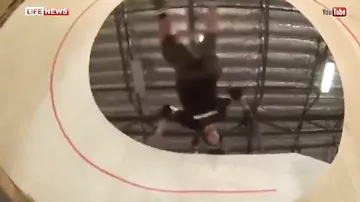 Трюки от Тони Хоука: Скейтбордист прокатился по вертикальной спирали