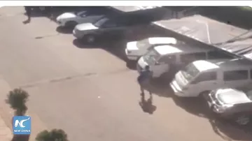 Появилось видео заложника из захваченного отеля в Мали