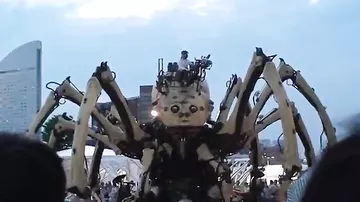 Огромный механический паук в Японии