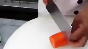 Оригинальный способ нарезать морковку для украшения