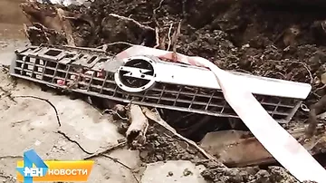 В России огромная бетонная плита раздавила 8 автомобилей
