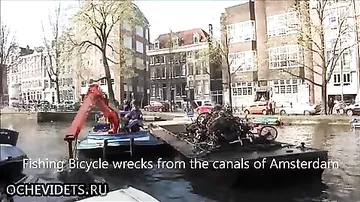 Что находится на дне канала в Амстердаме