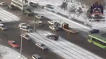 Красноярский автомобилист изумил водителей своим дрифтом по "встречке"