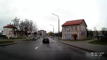 Во время поворота пассажир выпал из машины