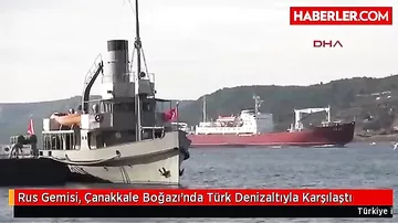 Турецкая подлодка встретила российский военный корабль