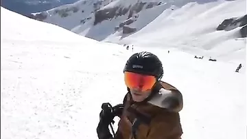 Побег лыжников от лавины попал на камеры