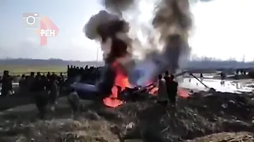 Сбитые Пакистаном истребители ВВС Индии загорелись, упав на землю