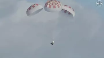 Спуск космического корабля Crew Dragon в океан попал на камеры