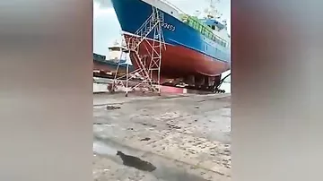 Закончивших ремонт судна рабочих поджидал неприятный сюрприз