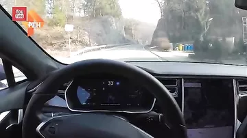 Владелец Tesla проверил автопилот, пытаясь сбить жену