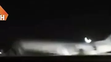 Новые кадры с самолетом, загоревшимся в аэропорту Тегерана