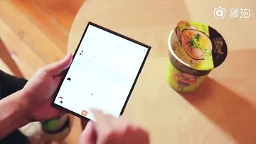 Xiaomi- nin ilk qatlana bilən smartfon modelinin yeni videosu ortaya çıxıb