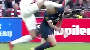 Футболист влетел ногой в лицо соперника