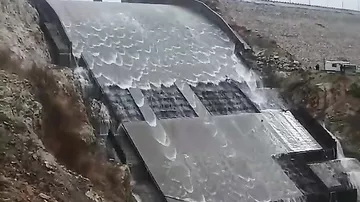 İranda sel dəhşəti: 150 mindən artıq insan evləri boşaldır