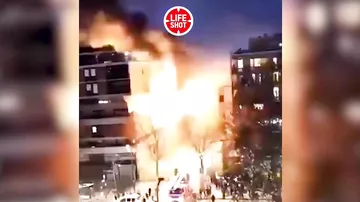 Момент взрыва в жилом доме в Париже попал на камеры