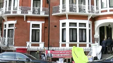 Видео задержания Ассанжа у посольства Эквадора в Лондоне