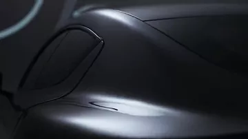 Aston Martin показала первый собственный электрокар