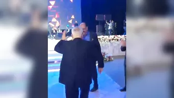 Xalq artistlərindən maraqlı rəqs