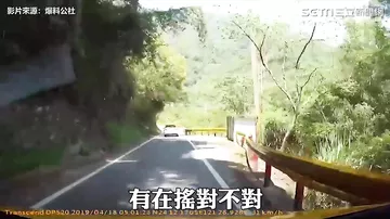 Валун чуть не расплющил автомобиль во время землетрясения в заповеднике на Тайване