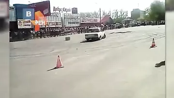 В России машина въехала в зрителей во время автошоу