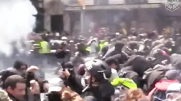 Fransada toqquşmalar: 330 nəfər saxlanıldı