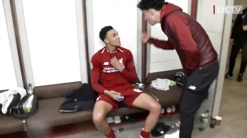 Видео из раздевалки «Ливерпуля»: пели песни, целовали герб, а потом пришел Салах