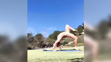 Britni Spirs soyunub yoqa etdi