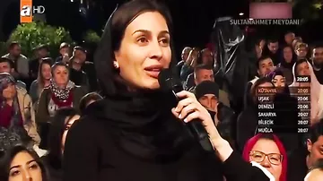 Hollandiyadan gələn azərbaycanlı qız canlı yayımda Kəlimeyi-şəhadət gətirərək müsəlman oldu
