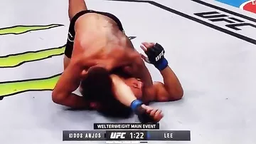 Боец UFC «задушил» соперника