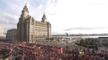 513 minlik Liverpulda 750 min nəfərlik qarşılanma