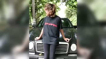 Aktyor 11 yaşlı qızının siqaretlə videosunu paylaşdı - Tənqid edildi