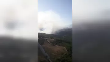 В Агсу начался пожар в горной местности, к тушению огня привлечены вертолеты