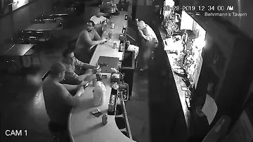 «Самый хладнокровный человек в мире» странно отреагировал на ограбление в баре