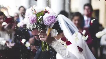 Житель Дубая развелся с супругой через 15 минут после свадьбы из-за отца супруги
