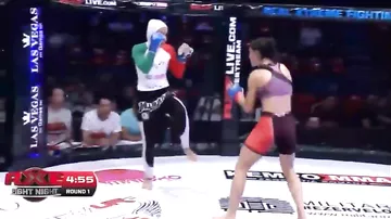 Боец MMA задушила соперницу до потери сознания за 10 секунд