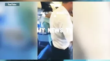 В Китае женщина открыла дверь самолета, потому что было душно