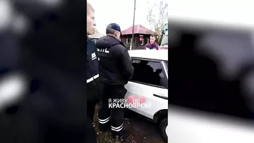 В Сибири молодёжь устроила драку с полицией, чтобы отбить "ничью" машину