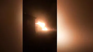 Владелец снял на видео, как сгорел заряжающийся электрокар Tesla