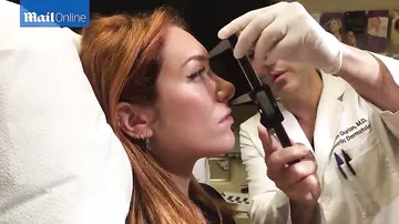Врач изменил ей форму носа за 5 минут без операций