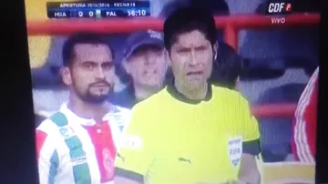 Арбитр симулировал травму в матче чемпионата Чили