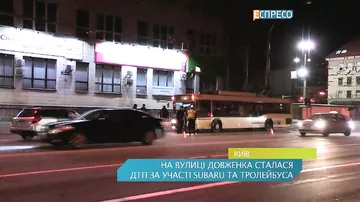 В Киеве водитель "Субару" врезался в троллейбус