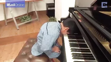 11-летний мальчик объявлен в сети гениальным пианистом